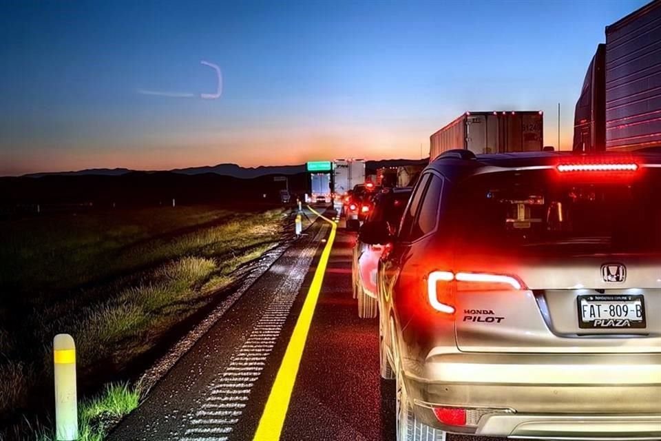Los conductores reportaron esperas de horas por el accidente en la Autopista.