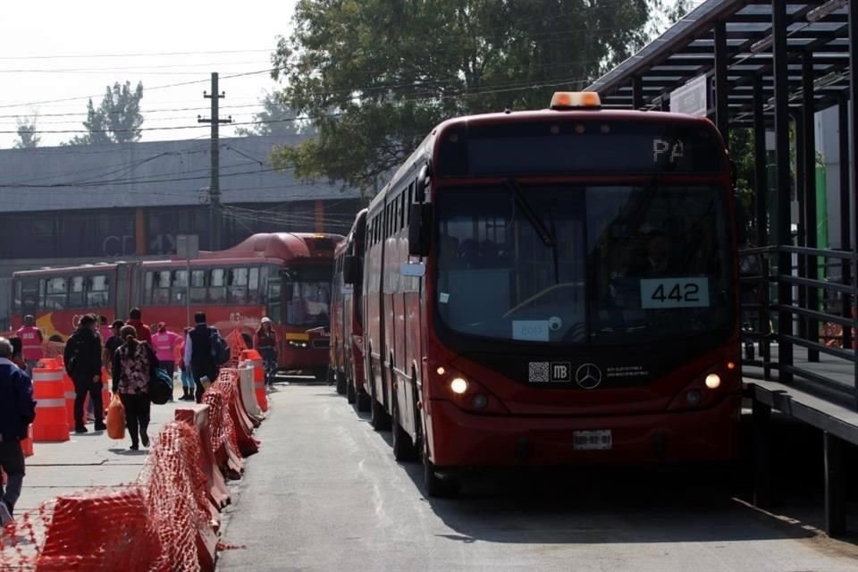 En apoyo al cierre en la Línea 9, comenzó a operar un servicio emergente de Metrobús.