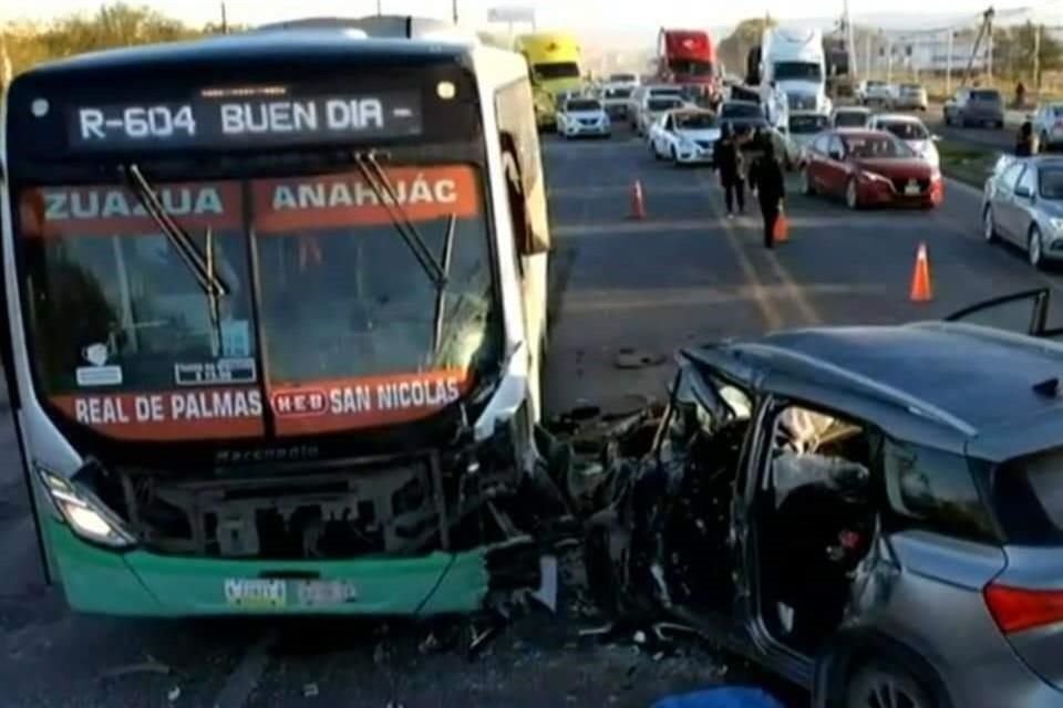 De acuerdo con informes de Protección Civil del Estado, el accidente fue reportado a las 6:47 horas, a la altura del kilómetro 26 frente a la empresa Aceromex.