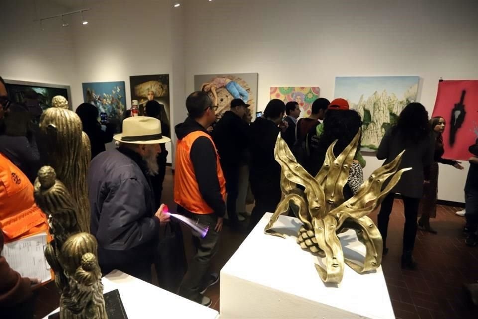 En la exposición 'Art MTY 2023' participan 80 creadores locales y 26 foráneos, entre escultores, grabadores, pintores y fotógrafos emergentes y consolidados.