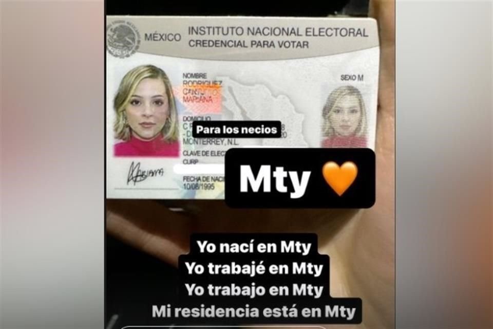 Mariana Rodríguez publicó la fotografía de su INE en sus historias de Instagram.