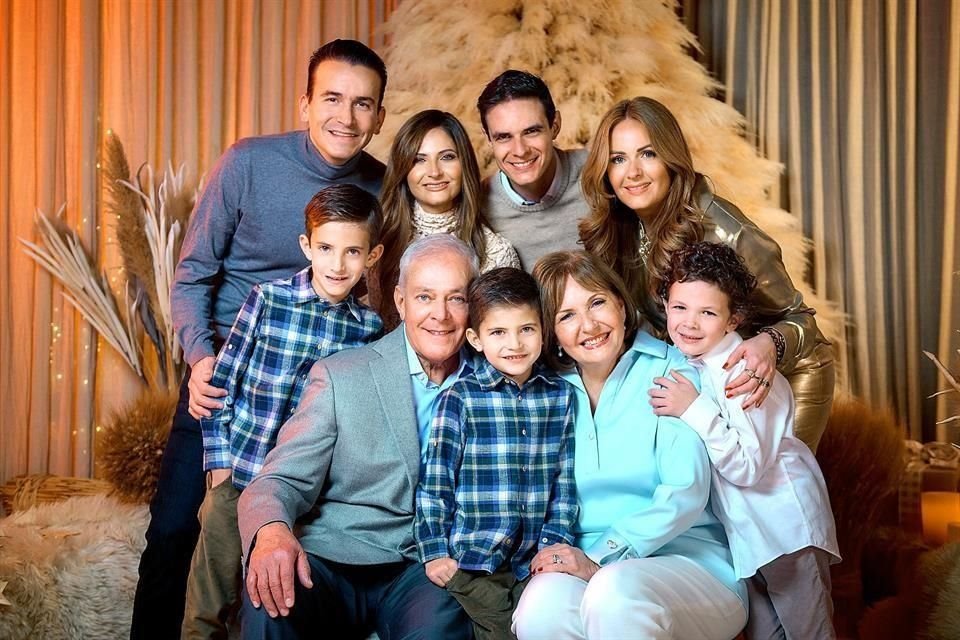 Jesús Villarreal, Ale Manautou de Villarreal, Rafael Manautou, Annette Manautou Rojas, Jesús Villarreal Manautou, Rafael Manautou, Juan Manuel Villarreal, Annette Rojas de Manautou y Bernardo Casado