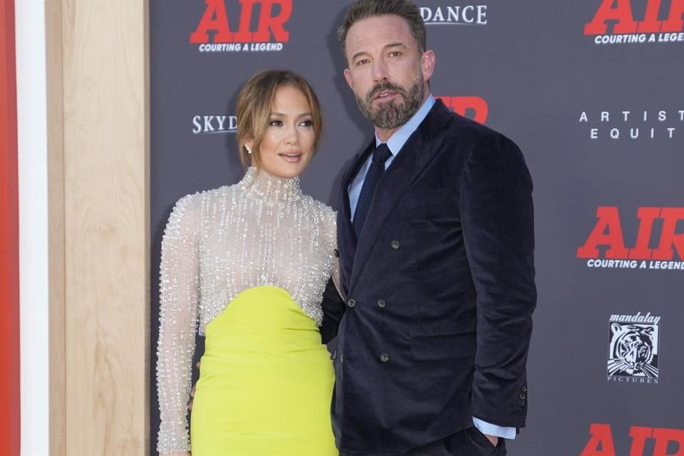 Jennifer Lopez dijo que ella y Ben Affleck tienen  estrés postraumático por el acoso de la prensa.