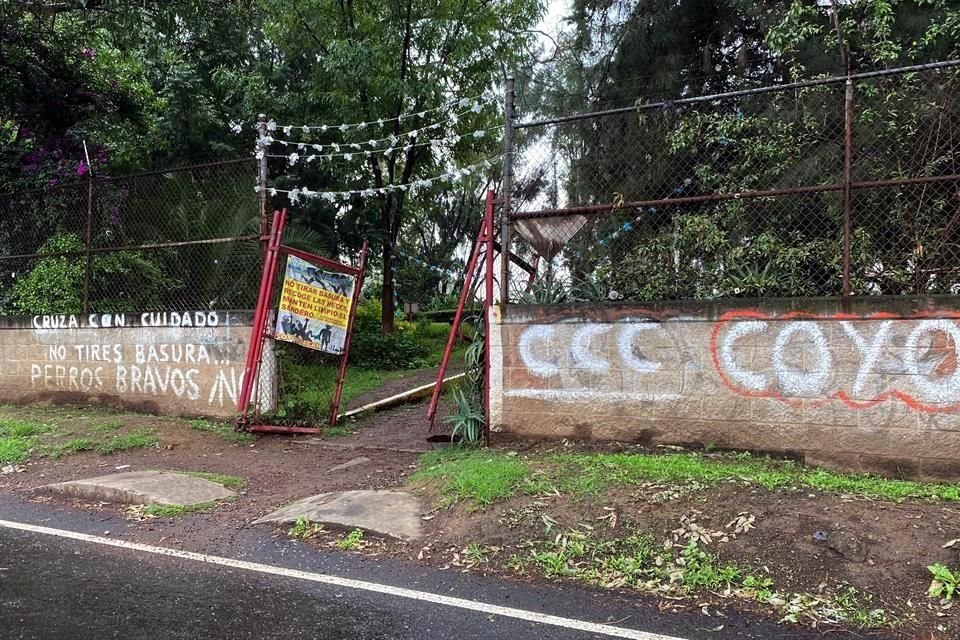 En pleno proceso de rescate, como parte de medidas de mitigación por puente vehicular, el vaso regulador de #CiénegaGrande, comenzó a ser invadido por un asentamiento irregular.