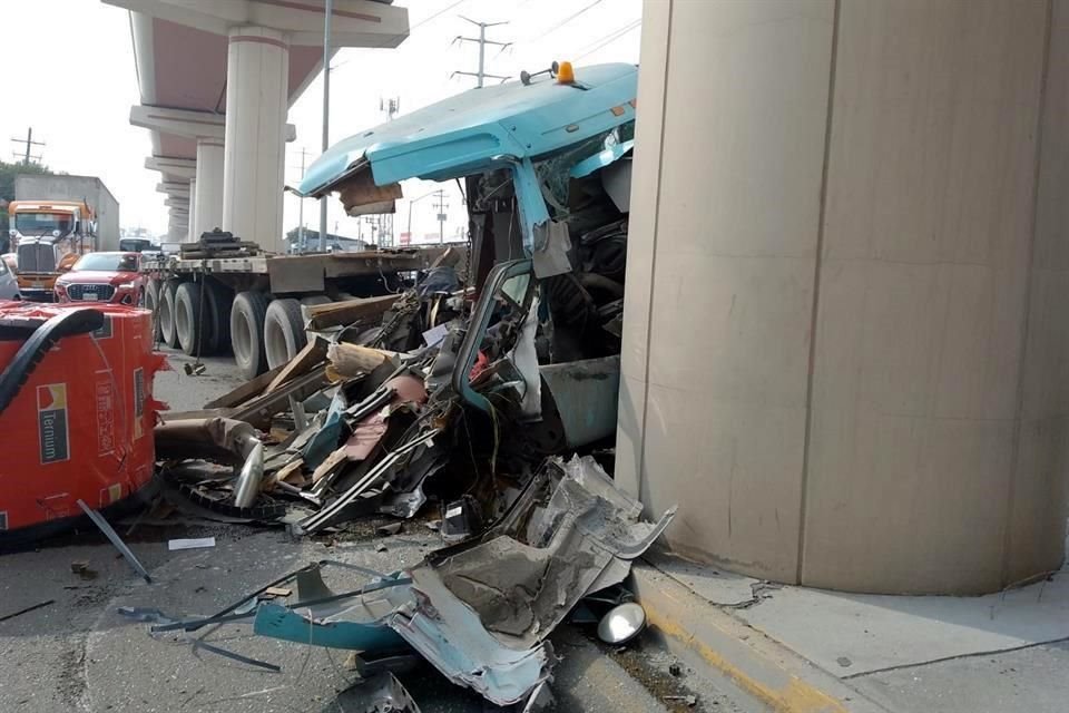 El accidente ocurrió en la Avenida López Mateos, a la altura del Hospital Metropolitano.