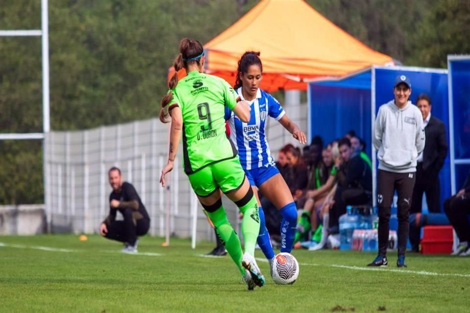 Las Rayadas se impusieron 2-0 sobre Bravas en su primer amistoso rumbo al Clausura 2024, en el duelo que marcó el debut de la costarricense Amelia Valverde como entrenadora albiazul.