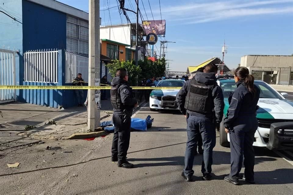 Policías acordonaron la zona y trasladaron la motocicleta del hombre hacia el Ministerio Público.