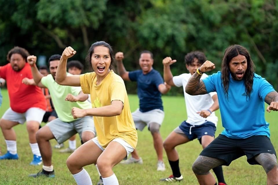 En el filme destaca la presencia del personaje de Jaiyah (Kaimana Solai), una mujer transgénero que busca ganarse su lugar a pulso en el equipo.