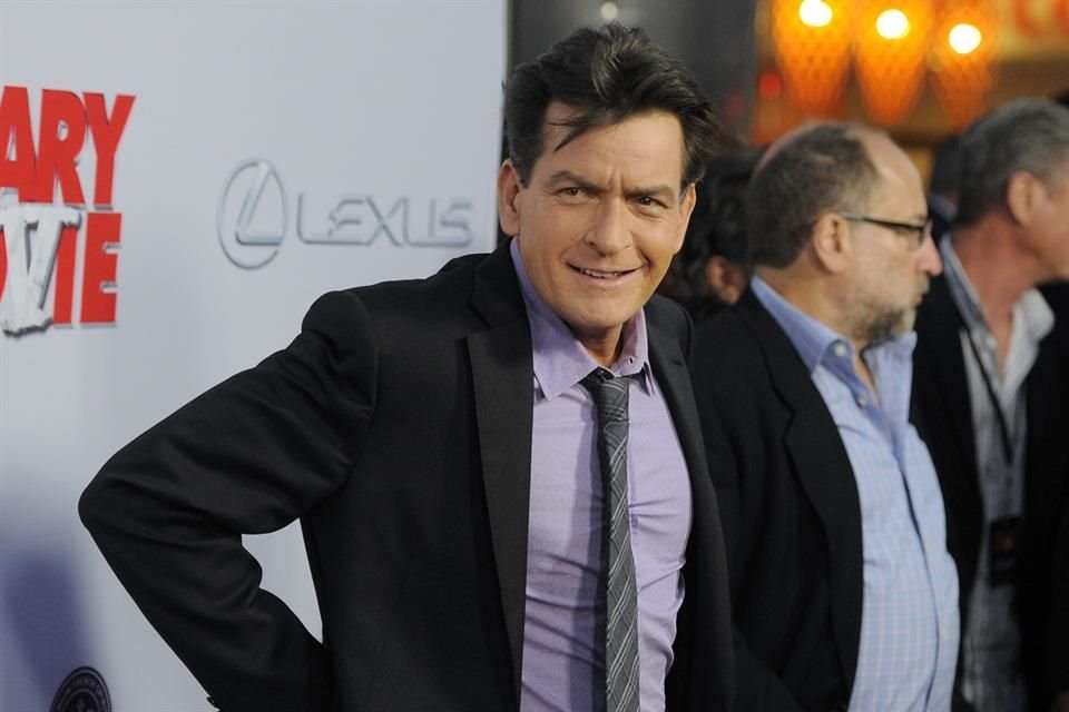 Charlie Sheen solicitó ayuda a los servicios de emergencia tras la agresión.