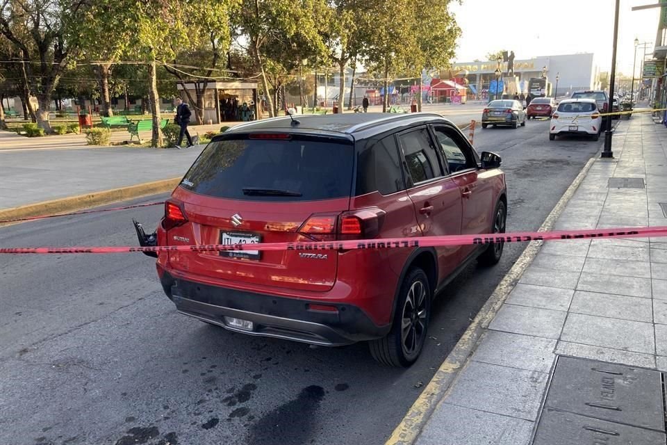 La camioneta fue abandonada en calle Guadalupe, frente a la plaza principal, donde está lo que fue el Palacio Municipal.