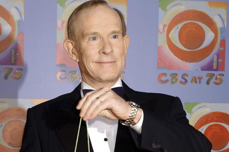 El cantante y comediante Tom Smothers falleció este martes a los 86 años a causa de cáncer; su familia lo acompañó hasta el final.