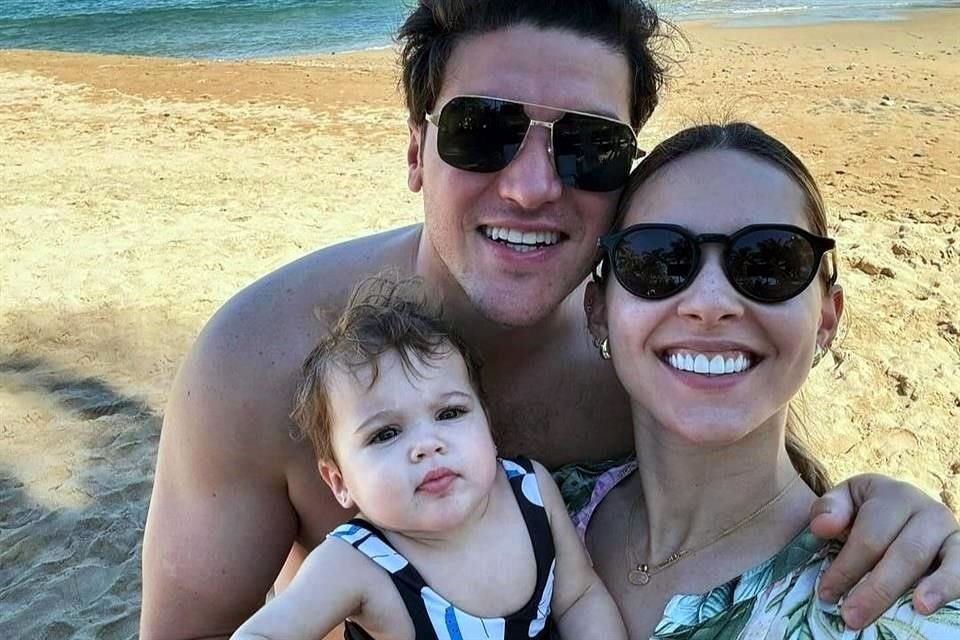 El Gobernador Samuel García está de vacaciones en la playa.