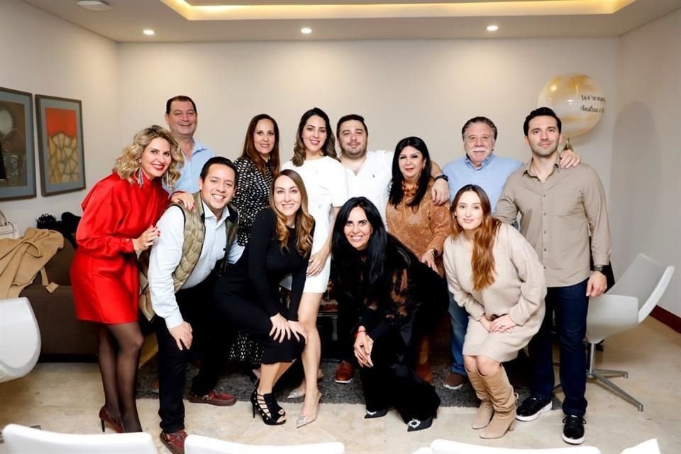 Cruz María Cantú, Luis Mario Cantú, Guille Cantú, los novios, Aída Garza de Barrera, Jorge Barrera, Jorge Barrera Garza, Axel Méndez, Sofía García, Liz Cantú y Catalina Faz