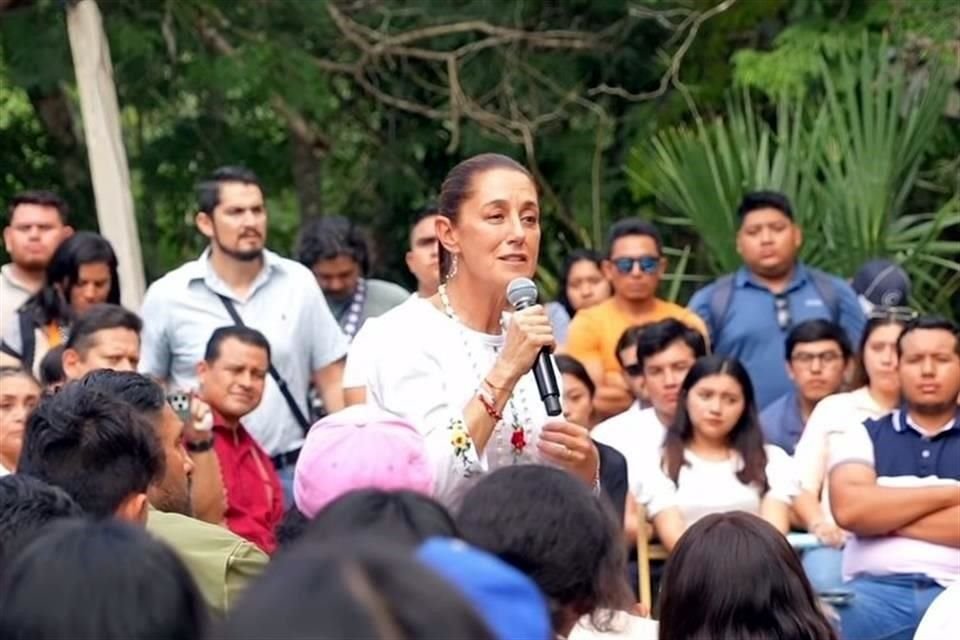 La precandidata tuvo un encuentro con jóvenes en Bécal Calkiní, Campeche.