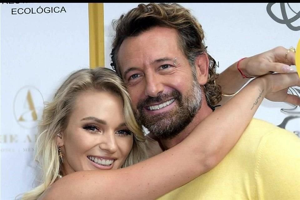 Tras unas merecidas vacaciones, Gabriel Soto e Irina Baeva vuelven a México más enamorados que nunca