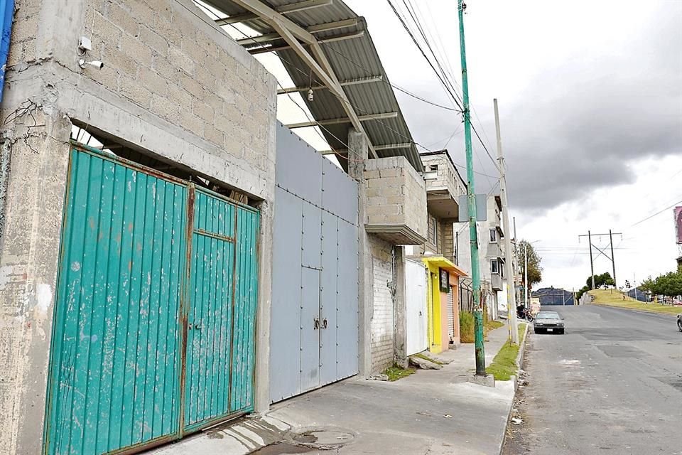 En esta bodega de la Colonia Parques Nacionales, en Toluca, presuntamente fueron secuestrados trabajadores de una empresa de pollo, el fin de semana pasado.