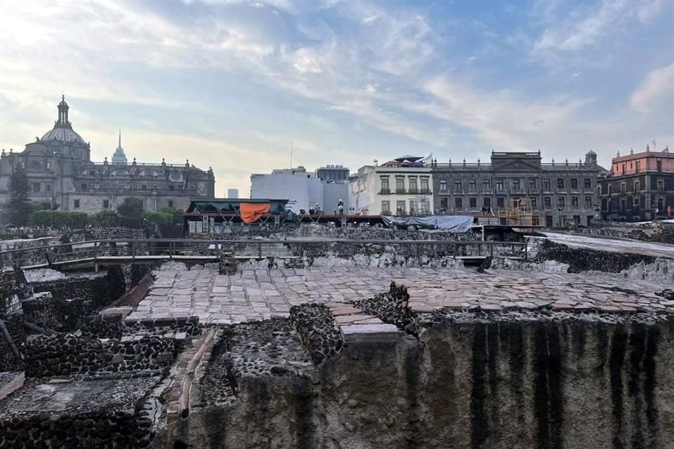 Durante el retiro de la antigua cubierta de la Etapa II, el recorrido por la zona arqueológica ha sido modificado para protección de los elementos prehispánicos.