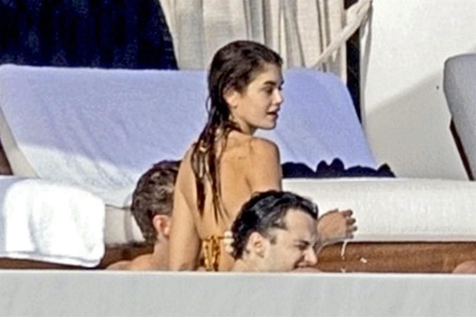 El actor Austin Butler y la modelo Kaia Gerber fueron captados disfrutando de unas vacaciones en un hotel de Cabo San Lucas.