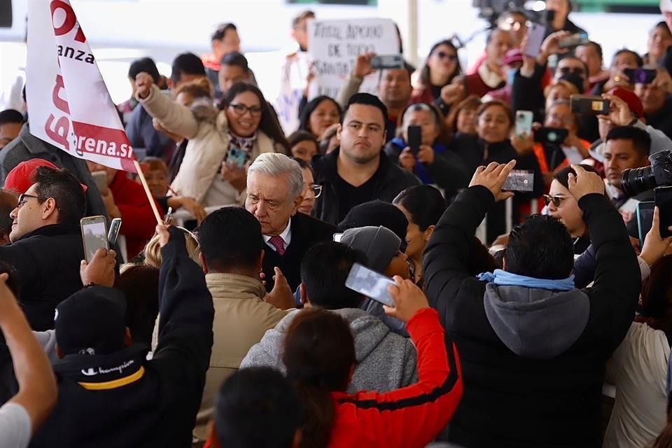 El Mandatario dijo que entregará la banda presidencial a una persona muy trabajadora.