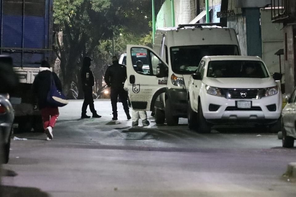 La víctima que se desplazaba en una silla de ruedas, según vecinos, se encontraba afuera de su casa con otra persona, de 33 años, al momento del ataque.