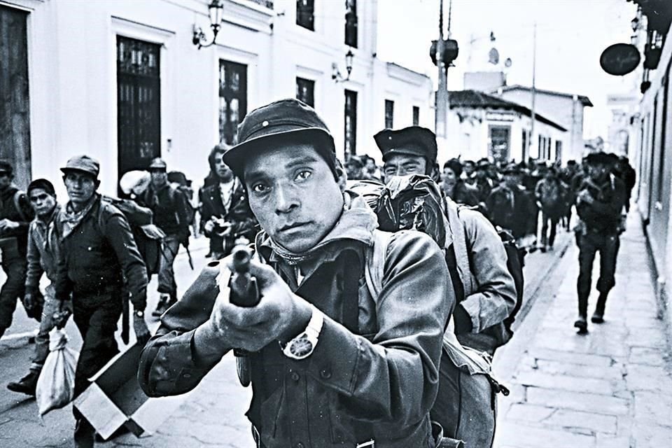 AÑO NUEVO EN SAN CRISTÓBAL (1994), también de Turok, captada el 1 de enero de hace 30 años; una imagen icónica