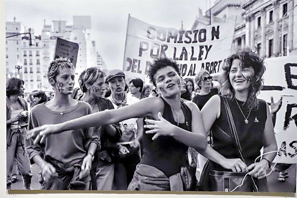 Poéticas feministas, que documenta luchas feministas tanto en México como de Argentina, se exhibe en el Museo de Arte Moderno de la CDMX.