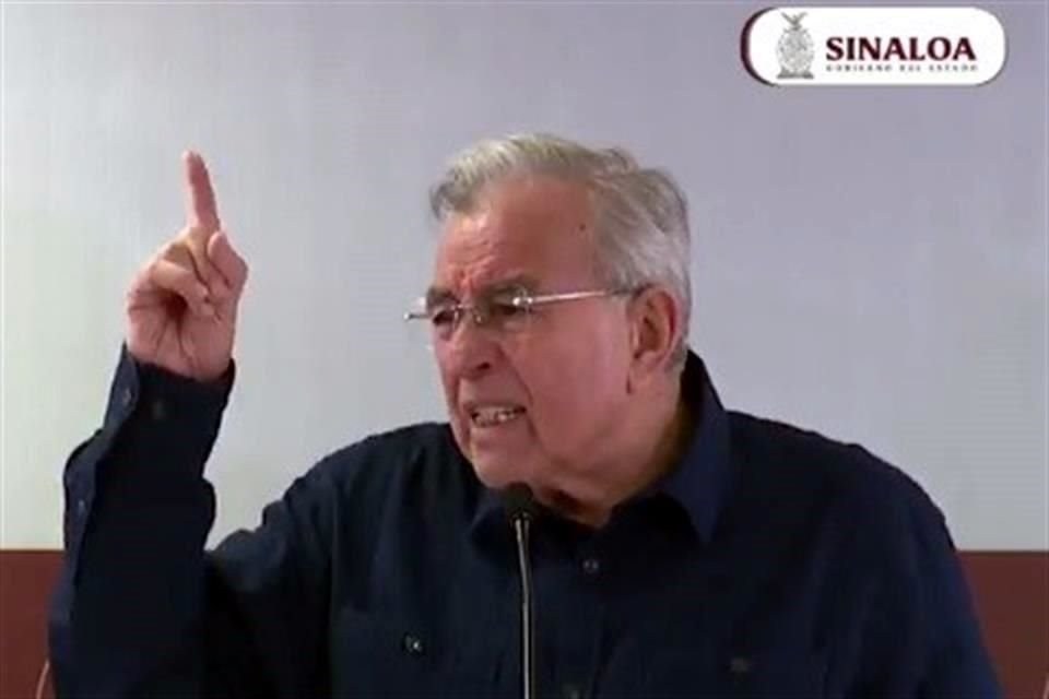 El Gobernador Rubén Rocha en conferencia de prensa.