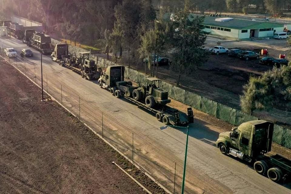 El Ejecutivo federal ordenó a la Secretaría de la Defensa Nacional que también se haga cargo del mantenimiento de las carreteras del país.