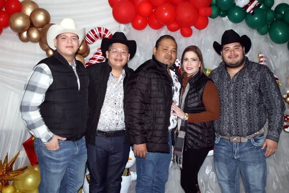José Ángel Villarreal, Diego Villarreal, Gregorio Villarreal, Lili Rangel y Goyo Villarreal