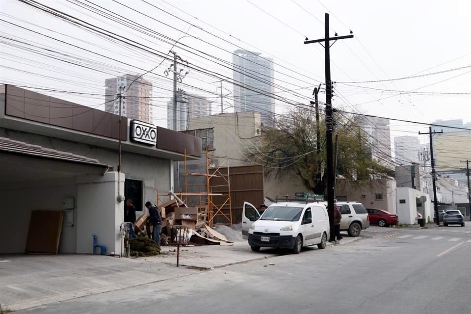 La fachada de la tienda, ubicada en el cruce Río Amacuzac y Río Blanco, está casi terminada.