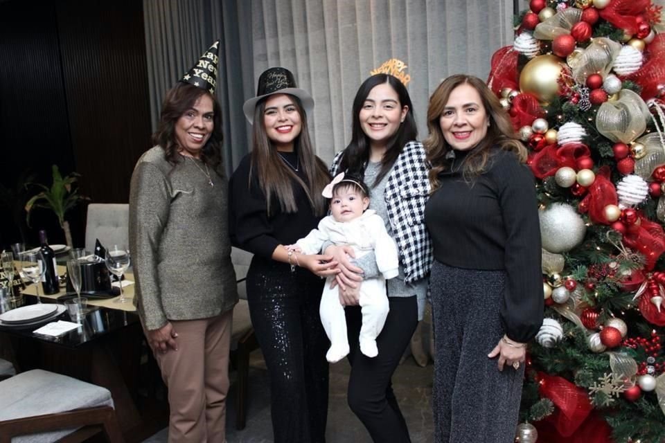 Mayela Medina, Ale García, Sofía Caballero García, Diana García y Gabriela Medina