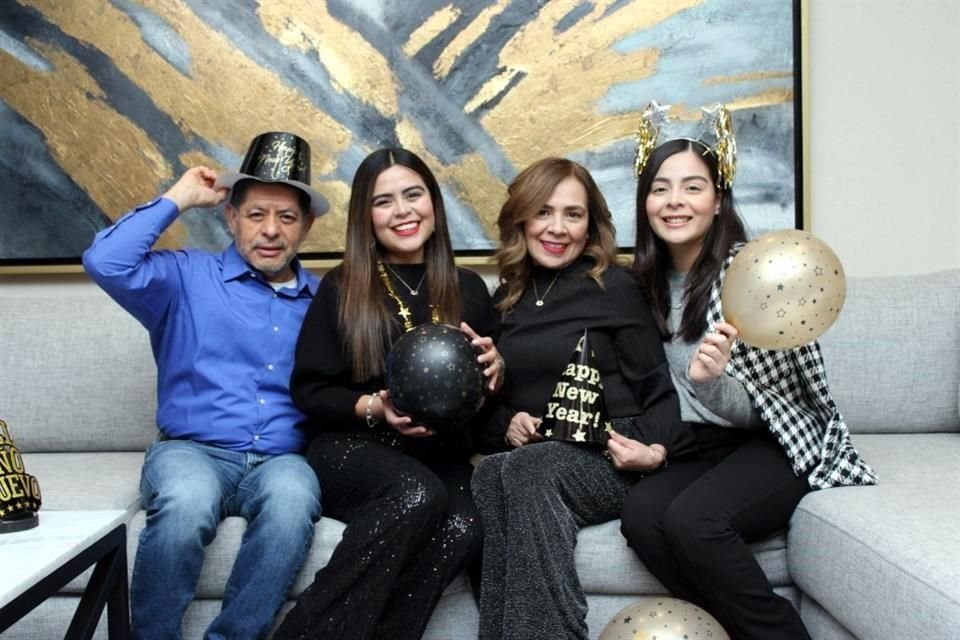 Ubaldo García Ortiz, Ale García, Gabriela Medina y Diana García