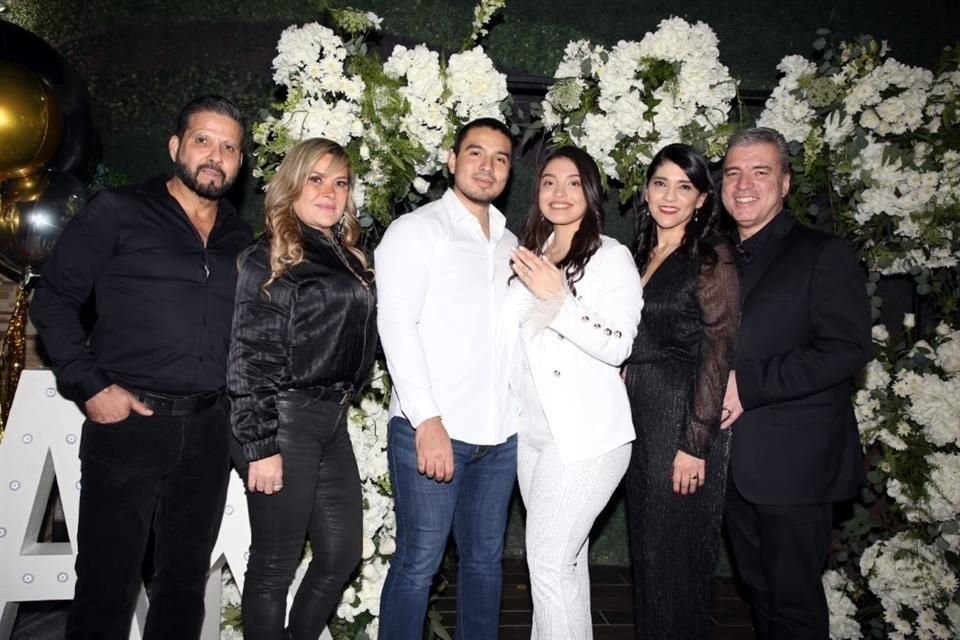 Ernesto Dávila, Marcela González Escobedo, Marcelo Rodríguez González, Ana Karen Varela Santillana, Liliana Santillana de Varela y Eduardo Varela