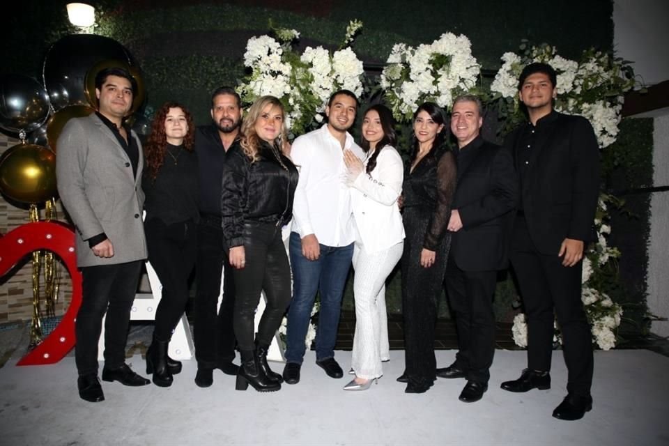 José Alberto Rodríguez González, Ingrid Garza, Ernesto Dávila, Marcela González Escobedo, Marcelo Rodríguez González, Ana Karen Varela Santillana, Liliana Santillana de Varela, Eduardo Varela y Eduard