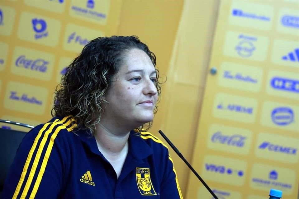 Milagros Martínez, DT de Tigres Femenil, aseguró que Jenni Hermoso deberá buscar su puesto en el equipo.