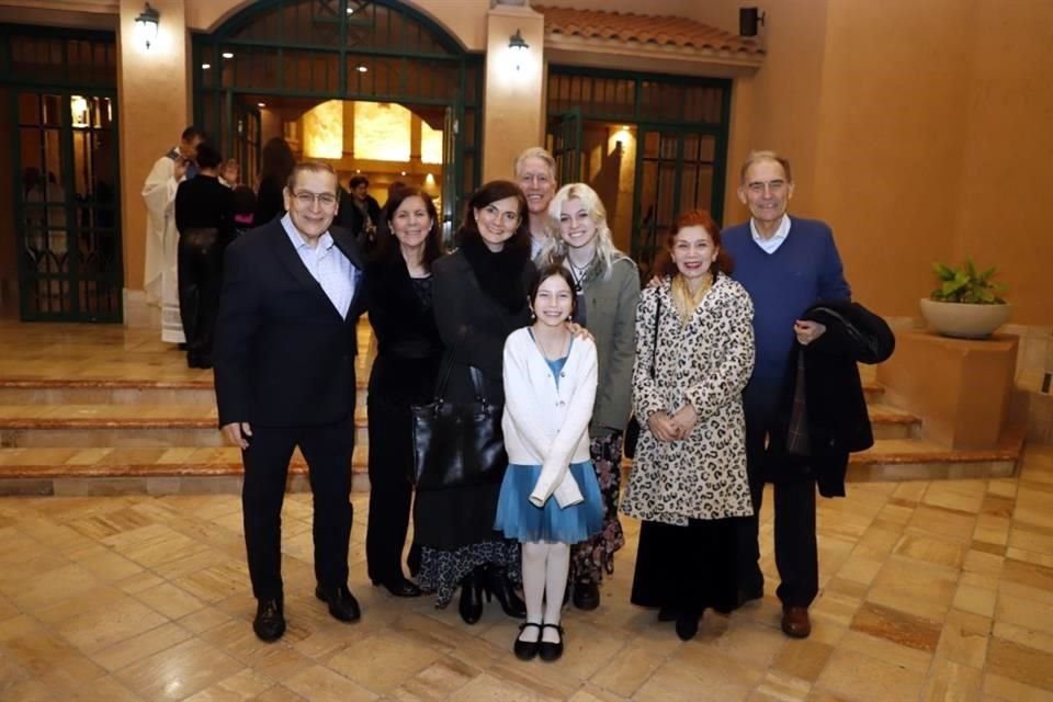 Manuel Dibildox, Mine de Dibildox, Alejandra Baker, Steve Baker, Isabella Baker, Natalia Baker, Cristina de Vela y Héctor Vela