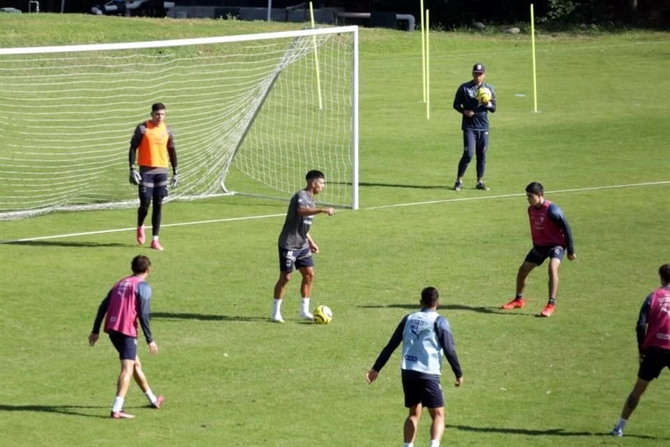 Jorge Rodríguez mostró su capacidad de recuperación y toque de balón en el entrenamiento de Rayados.