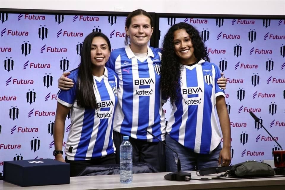 Presentación de las refuerzos Ana Lucía Martínez, Merel Van Dongen y Juana Plata en el Estadio Monterrey.