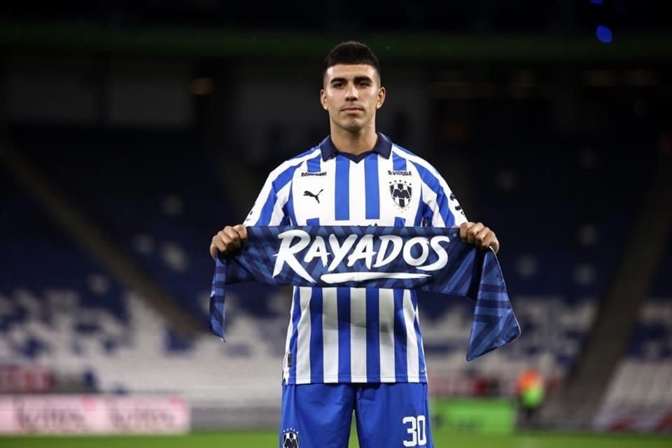 Jorge 'Corcho' Rodríguez fue presentado en el Estadio Monterrey.