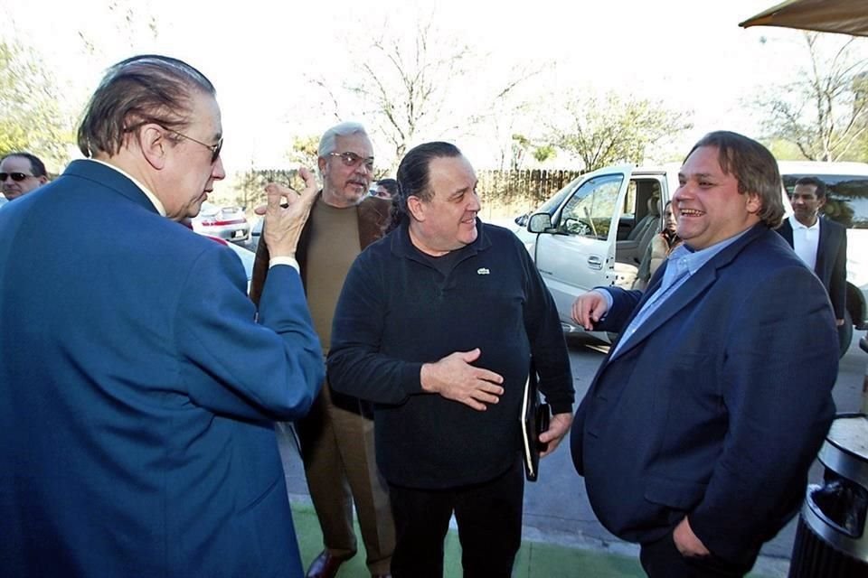 Carlos Bremer, junto al publicta Ignacio Villarreal y Luis Aguillé (izq.), autor del himno de Rayados.