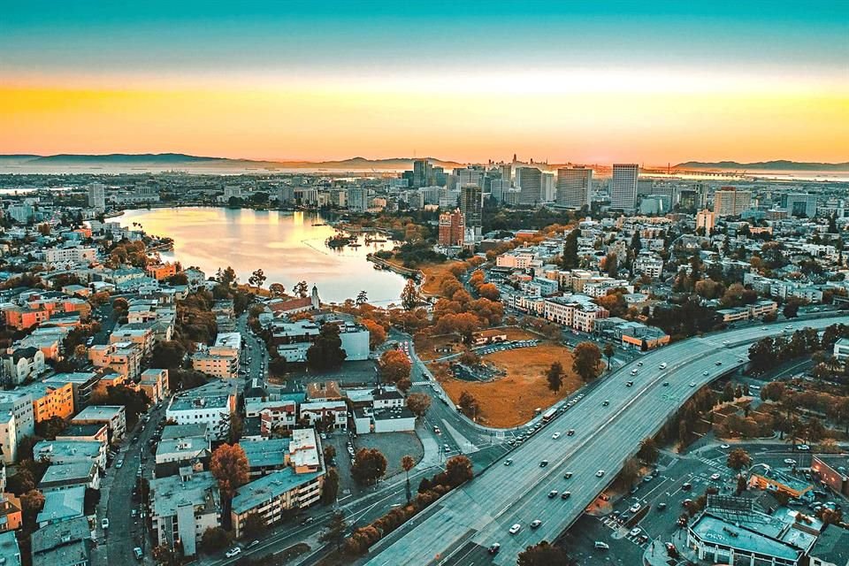 Si buscas un destino que te haga sentir como en casa y puedas gozar de una gran oferta de entretenimiento, déjate sorprender por Oakland.