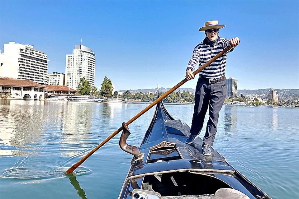 Paseo en góndola por el Lago Merritt.
