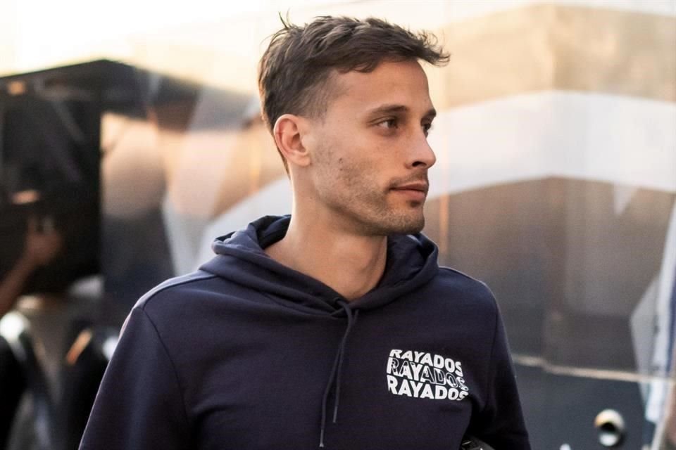 Sergio Canales salió de cambio por una lesión en el juego amistoso ante Mazatlán.