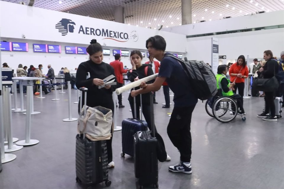 Por órdenes de la FAA, Aeroméxico dejó su flota de Boeing 737 Max-9 en tierra para revisarla, luego que un avión de este tipo falló en EU.