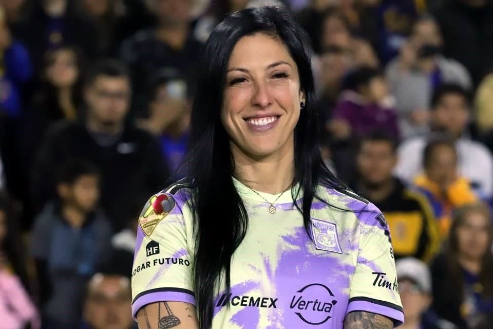 Jenni Hermoso lució por primera vez con los colores de Tigres.