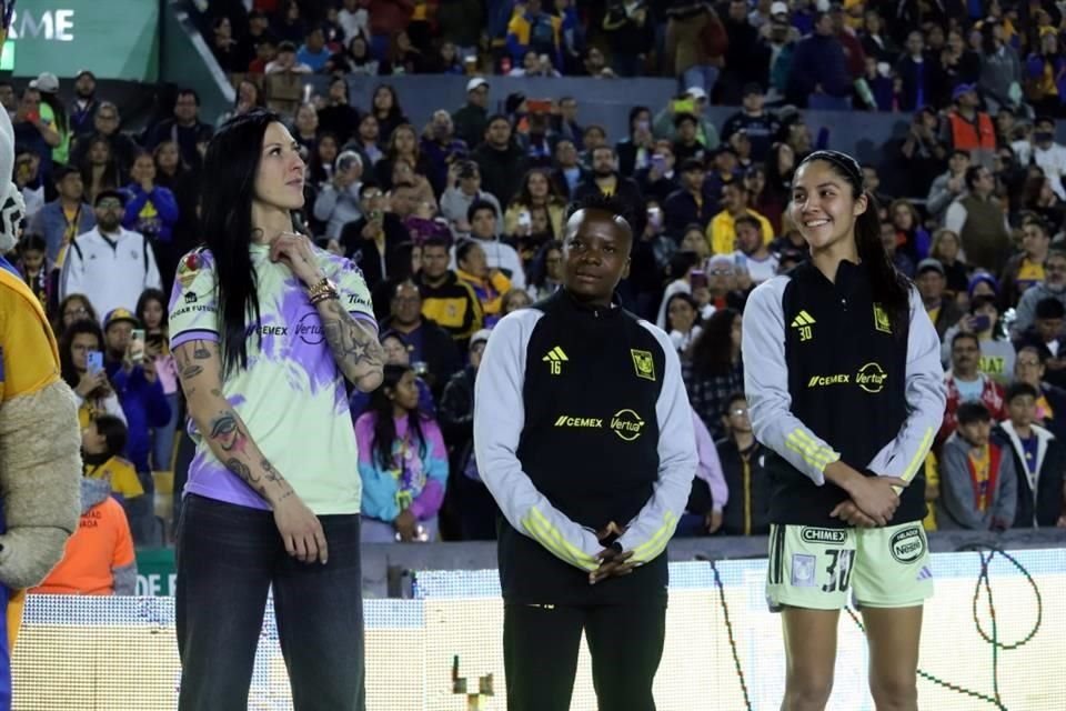 Las nuevas 'Amazonas' tuvieron su presentación con la afición.