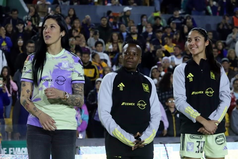 Las nuevas 'Amazonas' tuvieron su presentación con la afición.