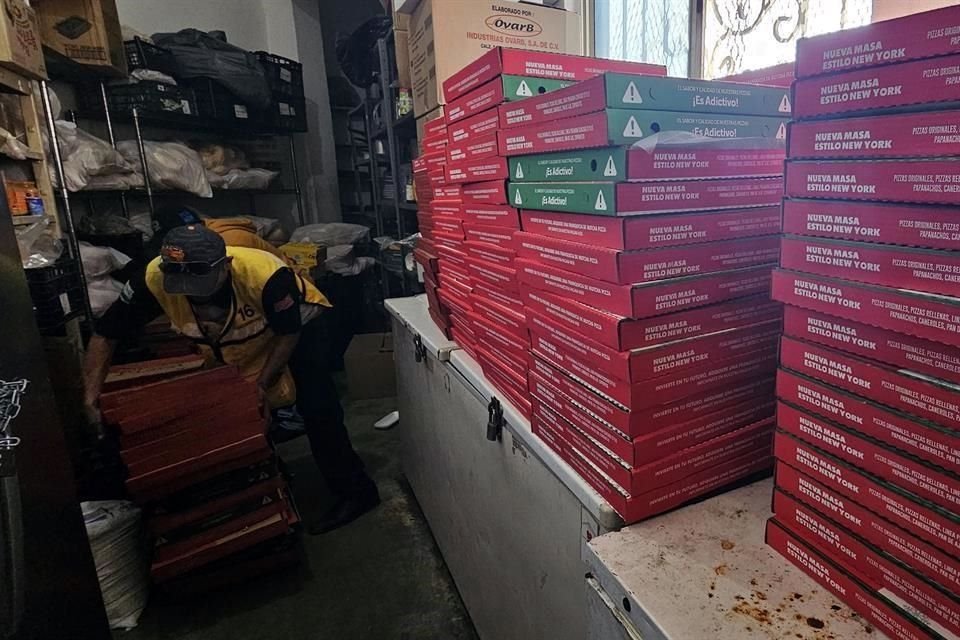 Gracias a donativos migrantes y sus hijos recibieron rosca, comida y regalos en la casa Indi.