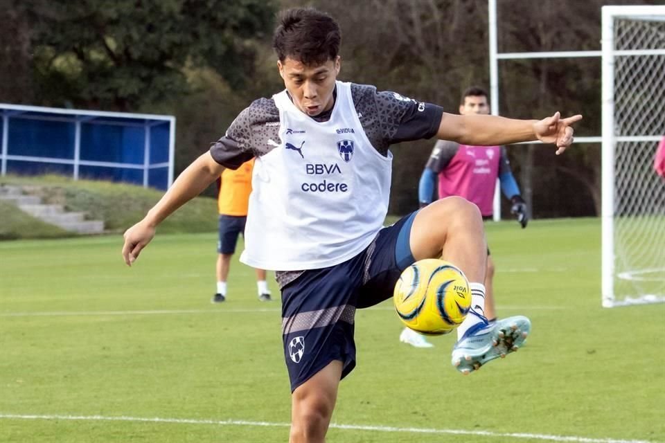 Elementos de las filiales, como Víctor López, trabajaron futbol.