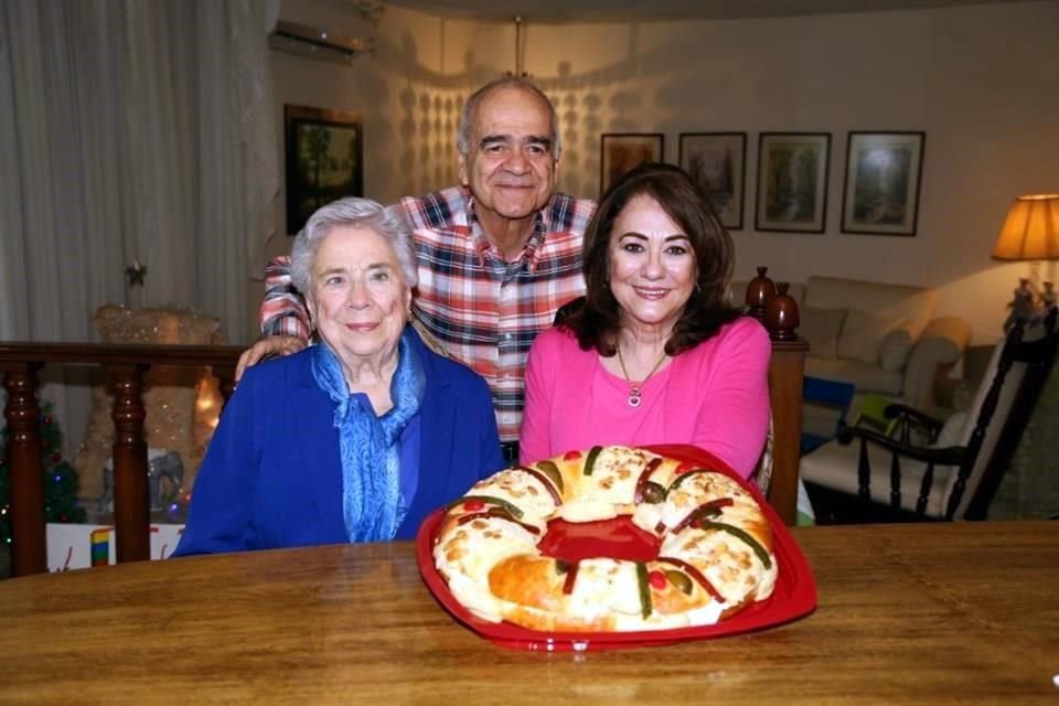 Miguel Ángel Dávalos García. Delia Williams de Dávalos y Delia Dávalos de Álvarez